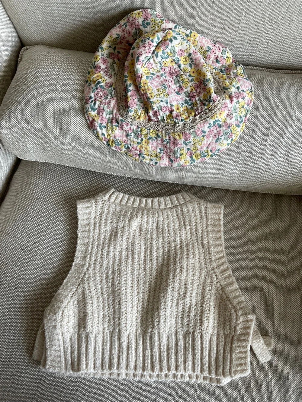 Cream Knit Sleeveless Vest with Pocket Details